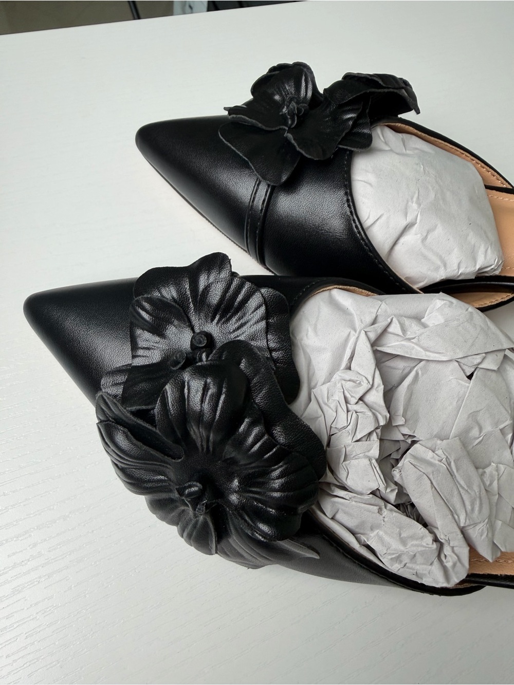 Coutgo Black Flower Kitten Heel Mules Size 6.5 – New in Box